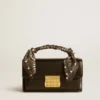 Kleine Venezia-Tasche aus schwarzem, genarbtem Leder mit Seidenschal