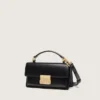 Kleine Venezia-Tasche aus schwarzem, geprägtem Leder mit goldenen Details