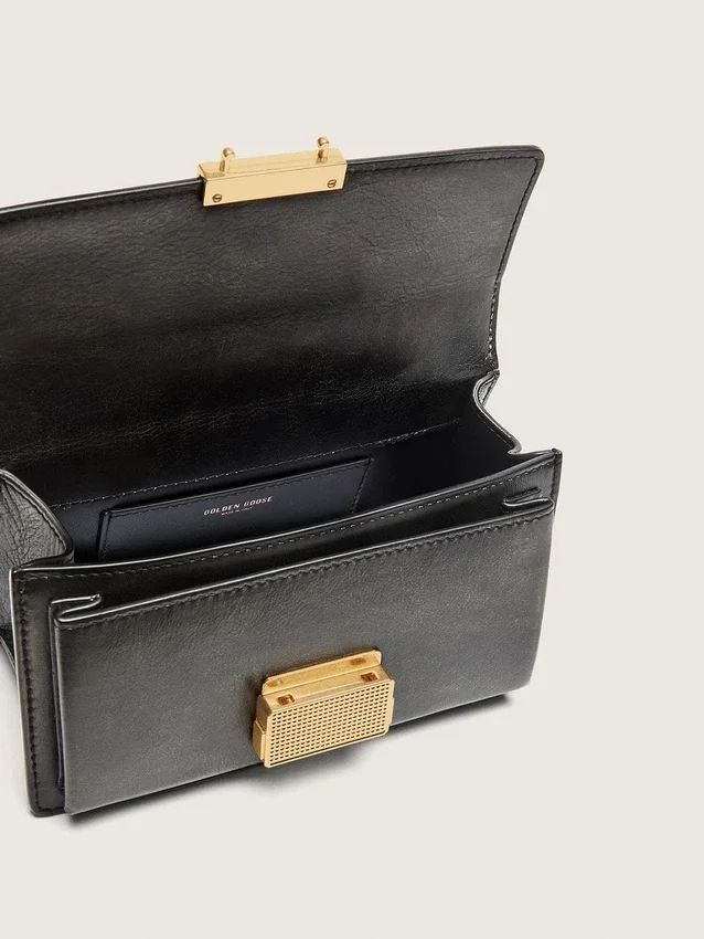 Kleine Venezia-Tasche aus schwarzem Leder im Used-Look mit goldenen Details