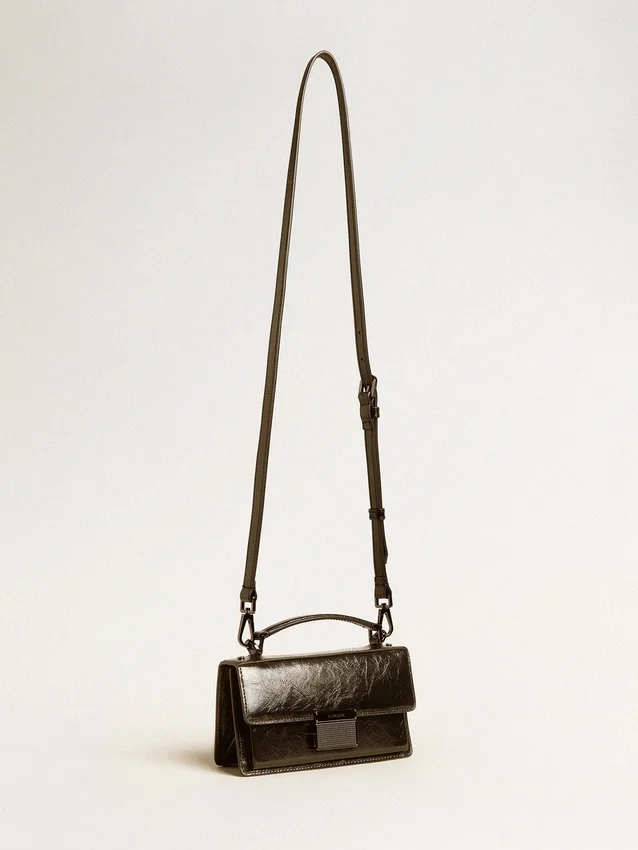 Kleine Venezia-Tasche aus schwarzem Metallic-Leder mit schwarzen Details