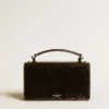Kleine Venezia-Tasche aus schwarzem Metallic-Leder mit schwarzen Details
