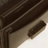 Kleine Venezia-Tasche aus schwarzem Metallic-Leder mit schwarzen Details