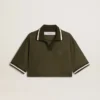 Kropptes Damen-Polo aus militärgrünem Jersey mit Stickerei