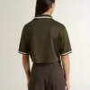 Kropptes Damen-Polo aus militärgrünem Jersey mit Stickerei