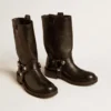 Kurt-Stiefel aus glänzendem schwarzem Leder mit silberfarbener Schnalle und Nieten