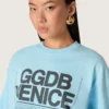 Kurzes Damen-Hemd aus hellblauem Baumwolljersey mit grafischem Print
