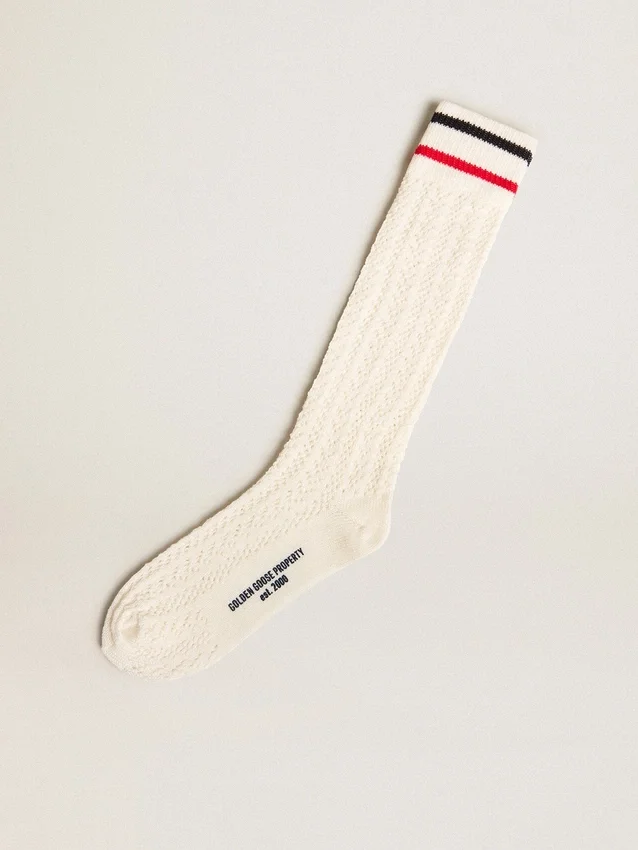 Lange gerippte Socken in Vintage-Weiss mit zweifarbigen Streifen