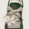 Lederwaren «Vintage» weiss-beige gestreifte Schnürsenkel mit blumenförmigem Anhänger