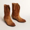 Low Wish Star-Stiefel aus cognacfarbenem Wildleder mit eingearbeitetem Stern