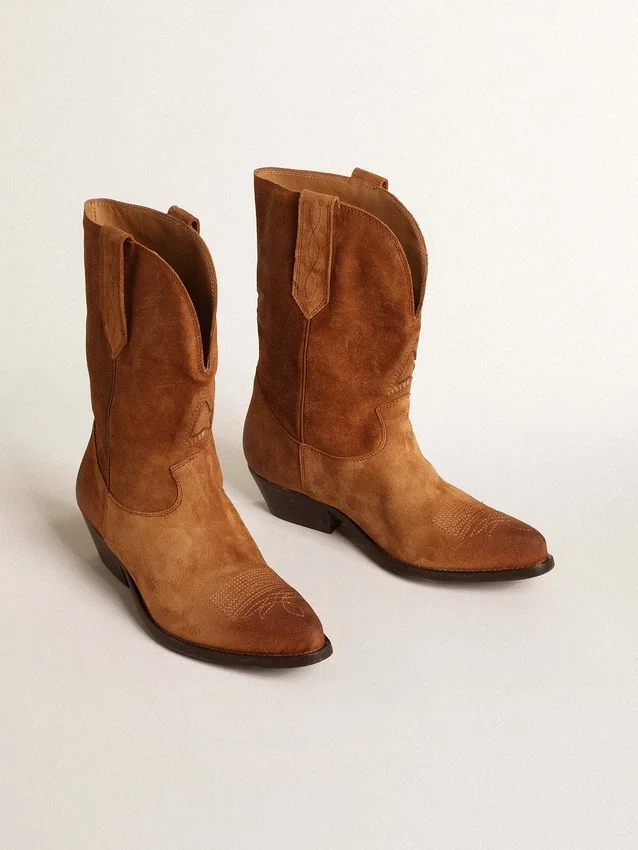 Low Wish Star-Stiefel aus cognacfarbenem Wildleder mit eingearbeitetem Stern