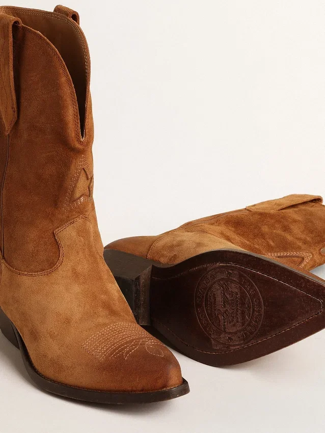 Low Wish Star-Stiefel aus cognacfarbenem Wildleder mit eingearbeitetem Stern