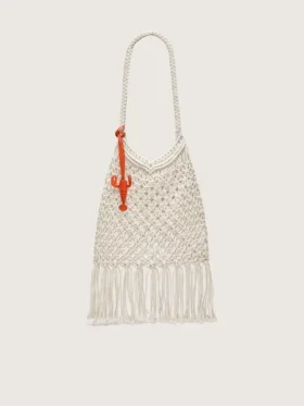 Makramee-Damenhandtasche aus butterfarbener Baumwolle mit einem Lederanhänger in Form einer Hummerklammer