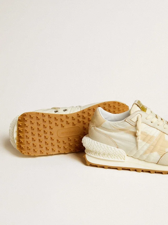 Marathon für Damen aus beigem Nylon und grauem Leder mit beigem aufgedrucktem Stern