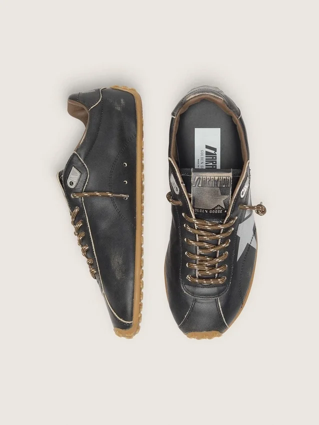 Herren-Sneaker «Marathon Speed» mit schwarzem Lederobermaterial und silbernem Stern