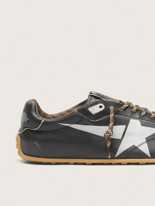 Herren-Sneaker «Marathon Speed» mit schwarzem Lederobermaterial und silbernem Stern