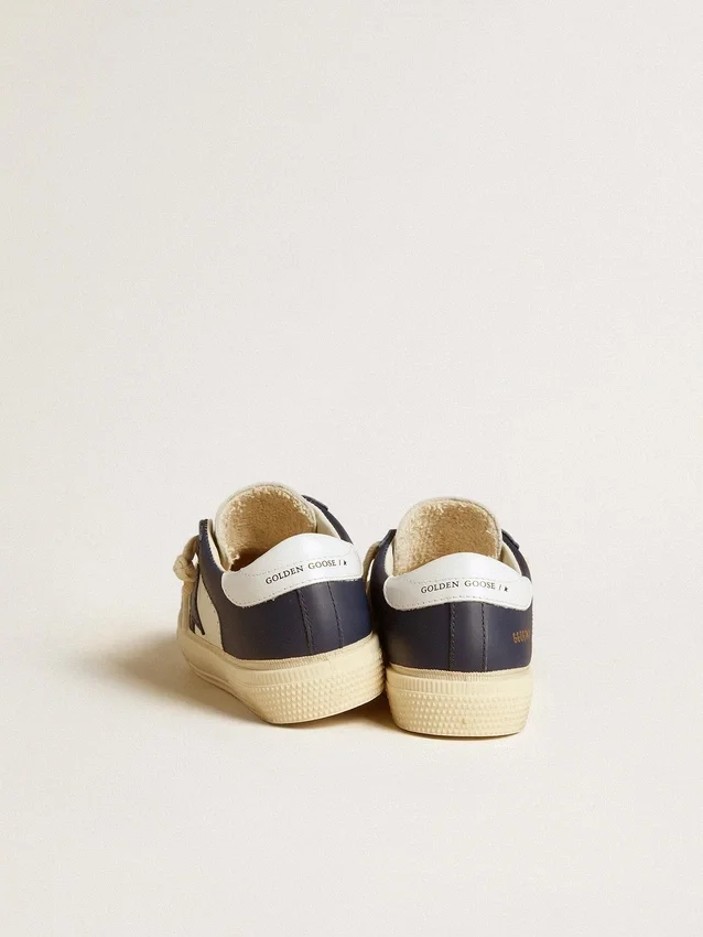 May Junior aus weissem und blauem Leder mit Lederstern und Fersenlasche