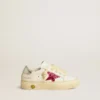 May Junior mit fuchsiafarbenem Glitzerstern und Fersenlasche aus Metallic-Leder