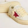 May Junior mit fuchsiafarbenem Glitzerstern und Fersenlasche aus Metallic-Leder