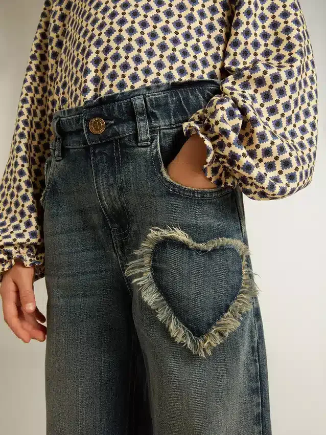 Mädchenjeans mit weitem Bein aus blauem Denim