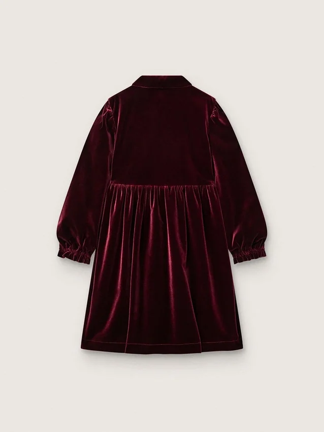 Mädchenkleid in Burgunderrot mit Samtoptik und Stickerei auf der Vorderseite