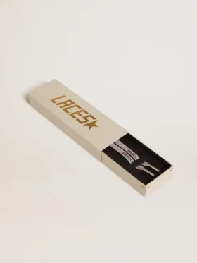 Mehrfarbige Lurex-Schnürsenkel mit kontrastierendem schwarzem Logo