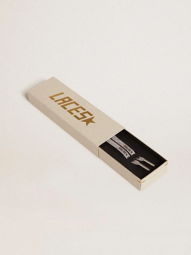 Mehrfarbige Lurex-Schnürsenkel mit kontrastierendem schwarzem Logo