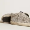 Mid Star aus silbernem Wildleder mit Swarovski-Kristallen und Wildlederstern