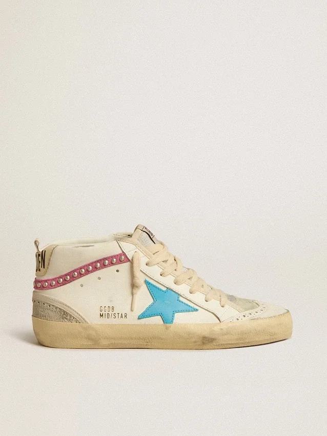 Mid Star für Damen aus Leder mit hellblauem Stern und fuchsiafarbenem Wildleder-Akzent mit platinfarbenen Nieten