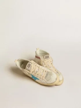 Mid Star für Damen aus Leder mit hellblauem Stern und fuchsiafarbenem Wildleder-Akzent mit platinfarbenen Nieten