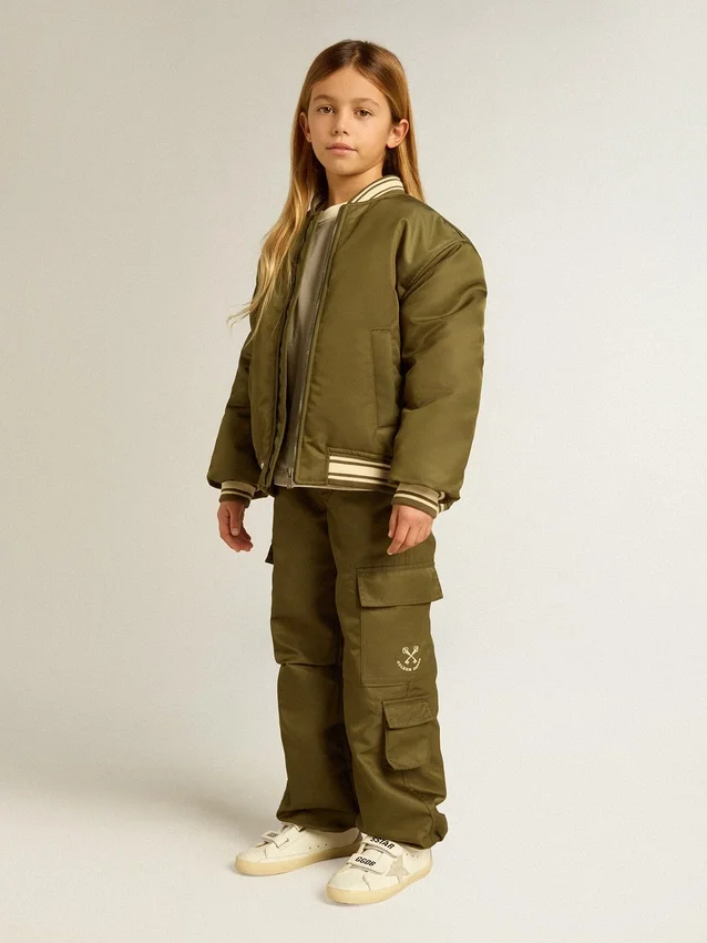 Militärgrüne Nylon-Bomberjacke für Kinder mit Schriftzug auf dem Rücken