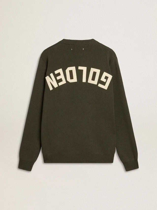 Militärgrüner Herren-Pullover mit Rundhalsausschnitt und «Golden»-Schriftzug auf der Rückseite