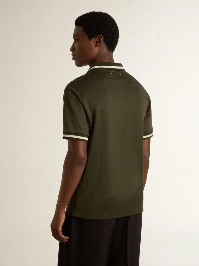 Militärgrünes Jersey-Polohemd für Herren mit Stickerei