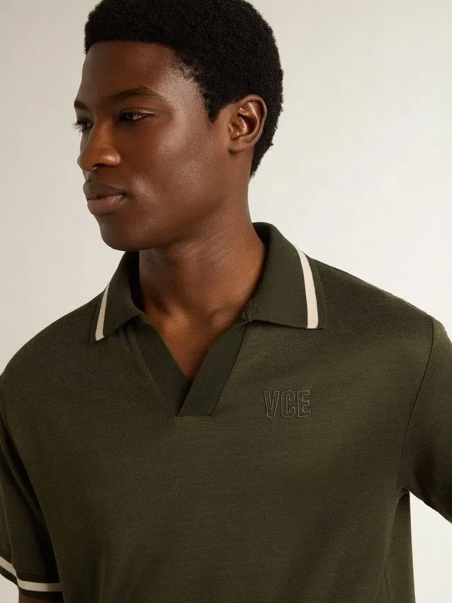 Militärgrünes Jersey-Polohemd für Herren mit Stickerei