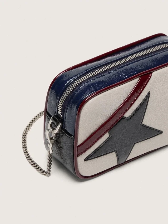 Mini Star Bag aus butterweissem Leder mit schwarzem Stern und burgunderroten sowie dunkelblauen Details
