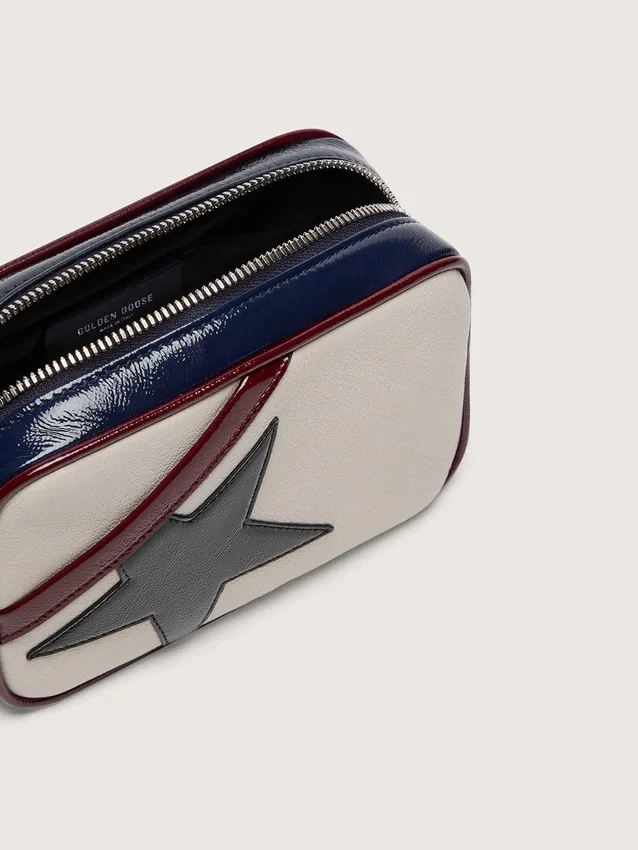 Mini Star Bag aus butterweissem Leder mit schwarzem Stern und burgunderroten sowie dunkelblauen Details
