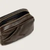 Mini Star Bag aus dunkelbraunem Leder im Used-Look mit Ton-in-Ton-Stern
