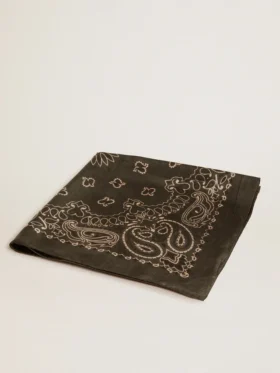 Moosgrüner Schal mit Paisley-Muster