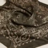 Moosgrüner Schal mit Paisley-Muster