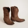 Niedrige Damenstiefel aus dunkelbraunem, gewaschenem Wildleder