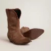 Niedrige Damenstiefel aus dunkelbraunem, gewaschenem Wildleder