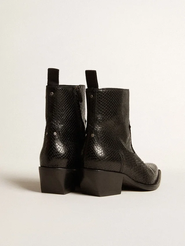 Niedrige Debbie-Stiefel aus schwarzem Leder mit Schlangenprint