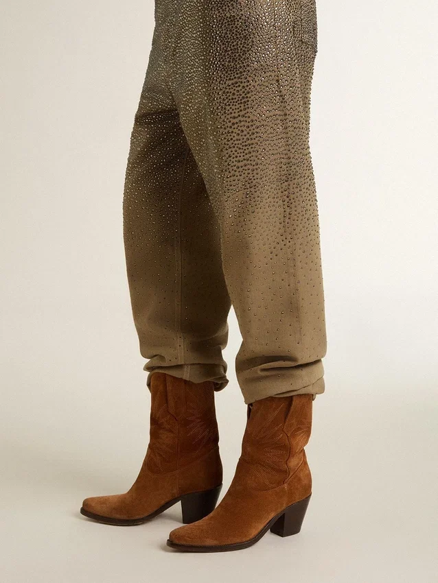 Niedrige «Wish Star»-Stiefel aus cognacfarbenem Wildleder mit Ton-in-Ton gesticktem Stern