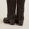 Niedrige Wish Star-Stiefel aus schwarzem Leder mit Ton-in-Ton-eingearbeiteter Sternverzierung