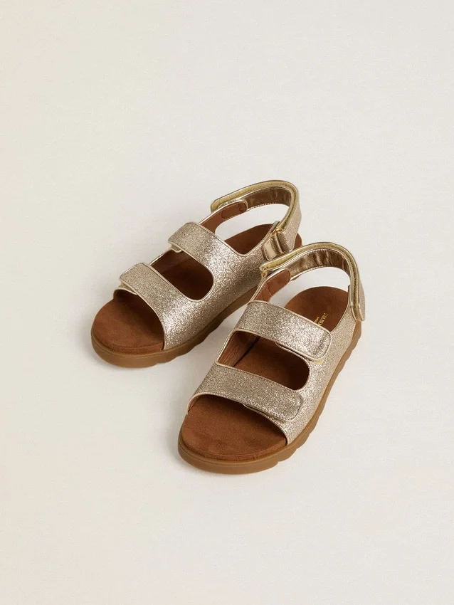 Noa Young Sandalen aus Mikroglitzer- und Platinleder