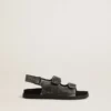 Noa Young Sandalen aus schwarzem Leder im Used-Look