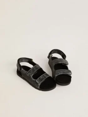 Noa Young Sandalen aus schwarzem Leder im Used-Look
