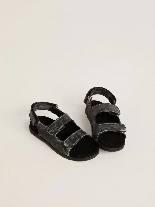 Noa Young Sandalen aus schwarzem Leder im Used-Look