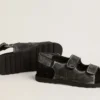 Noa Young Sandalen aus schwarzem Leder im Used-Look