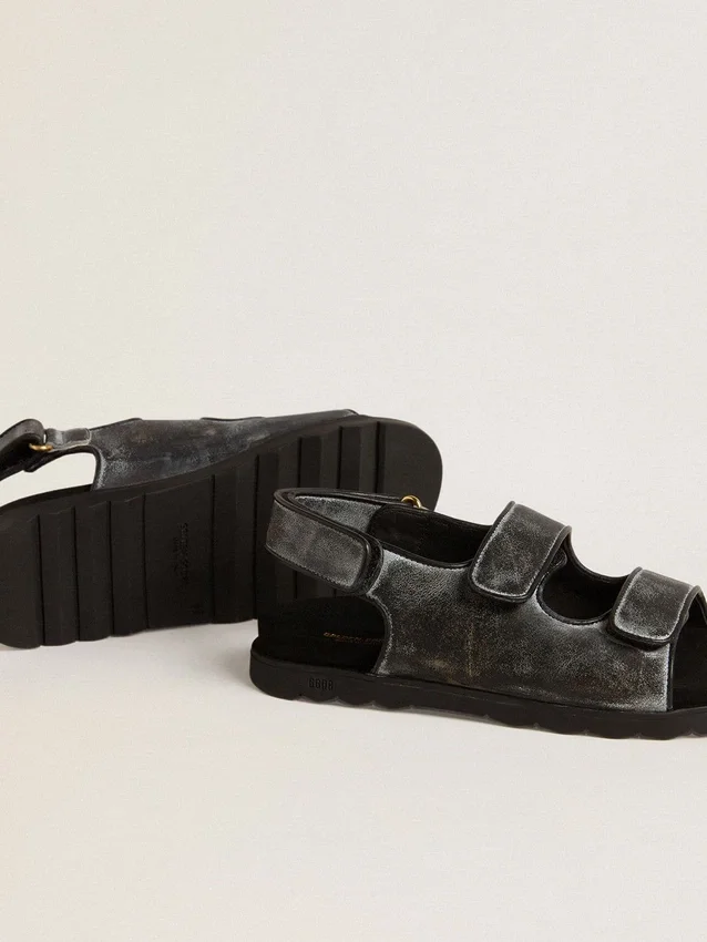 Noa Young Sandalen aus schwarzem Leder im Used-Look