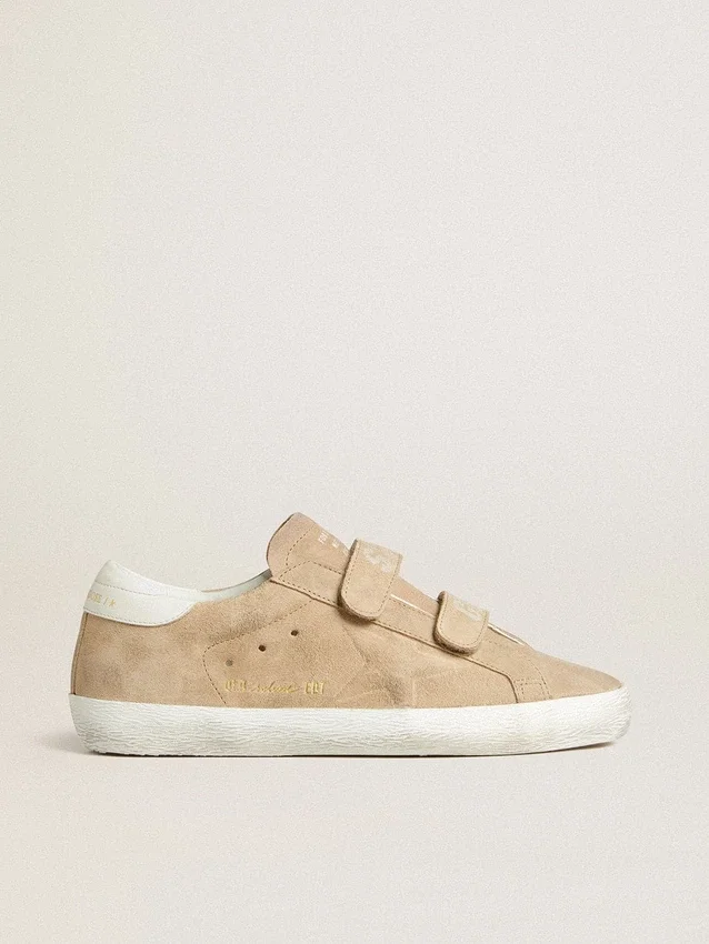 Old-School-Damenschuhe aus beigem Wildleder mit weisser Lederlasche an der Ferse